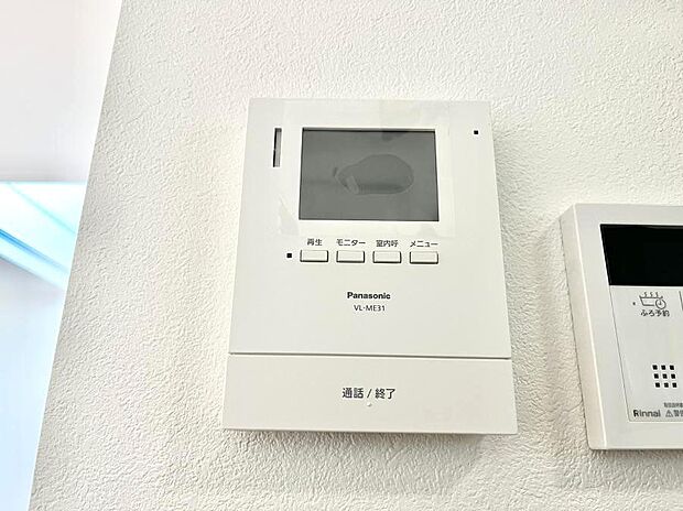 【TVモニター付きインターフォン】訪問者が一目でわかる安心のＴＶモニター付きインターホン。 