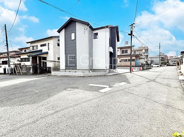 【前面道路含む現地写真】前面道路はきちんと整備されています