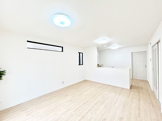 【ダイニング】家族の笑顔が自然と生まれてくる、そんな雰囲気のダイニングに仕上がっています。