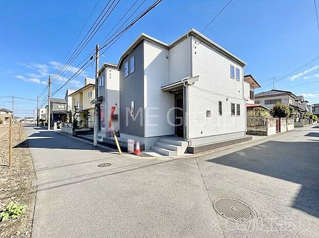 【前面道路含む現地写真】前面道路はきちんと整備されています  