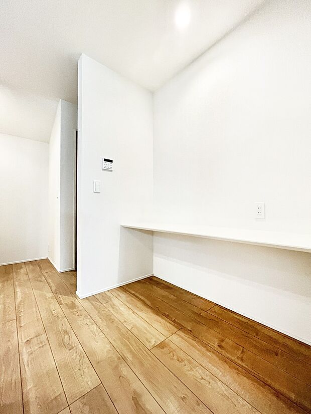 【その他内観】ちょっとした作業をするのに便利なカウンター