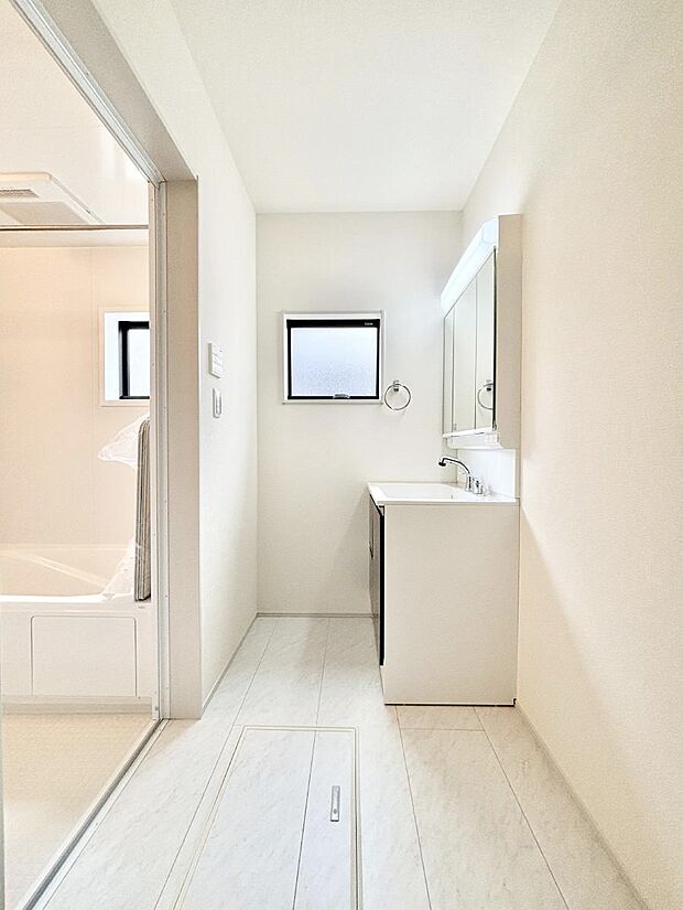 【脱衣場】身支度もスムーズにおこなえる脱衣場