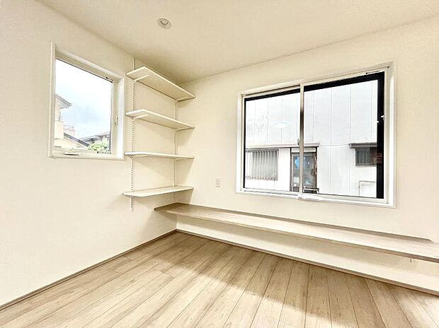 【その他内観】ちょっとした作業をするのに便利なカウンター