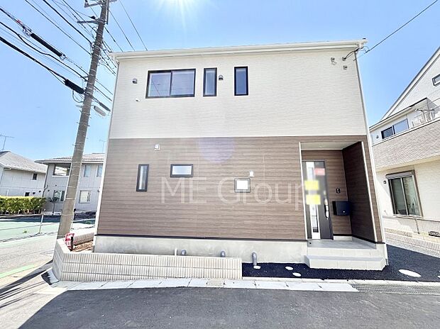 【現地外観写真】洗練された外観、上質な住空間が広がる室内は永く安心して過ごせる住居です。