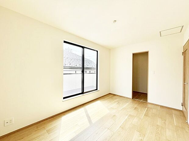 【寝室】収納が充実しているので居住スペースを広々使えます