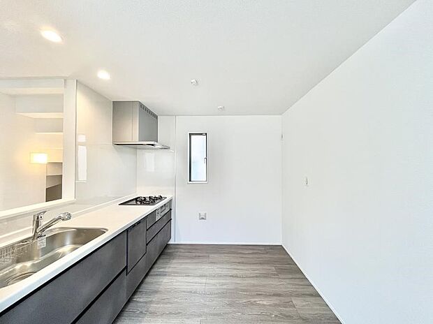 【キッチン】毎日使うキッチンだから、使いやすさ&お手入れのしやすさにこだわりました。