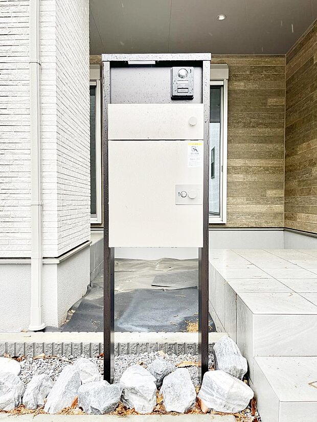 【その他現地】表札・インターホン・ポストをひとつに集約