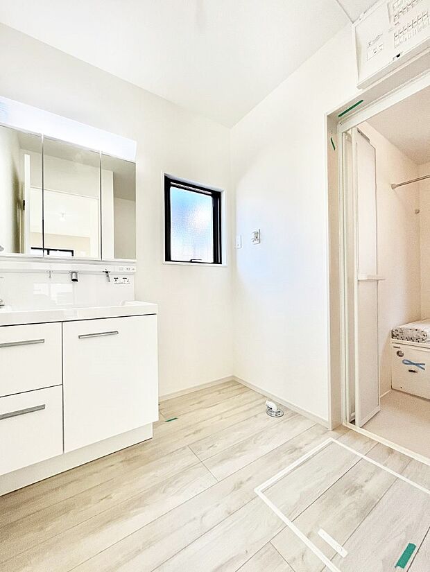 【洗面台・洗面所】清潔感のある快適空間です。毎日の身支度も気持ち良くお使い頂けます。