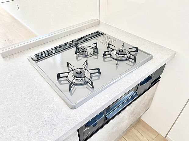 【ガスコンロ】三口ガスコンロでお料理が一気にはかどりそう  