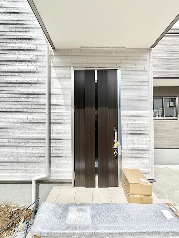 【玄関】大切な家族、来客を出迎える玄関。