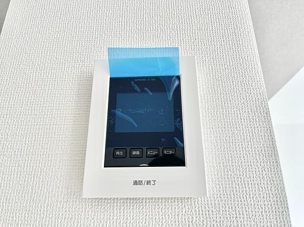 【TVモニター付きインターフォン】訪問者が一目でわかる安心のＴＶモニター付きインターホン。 