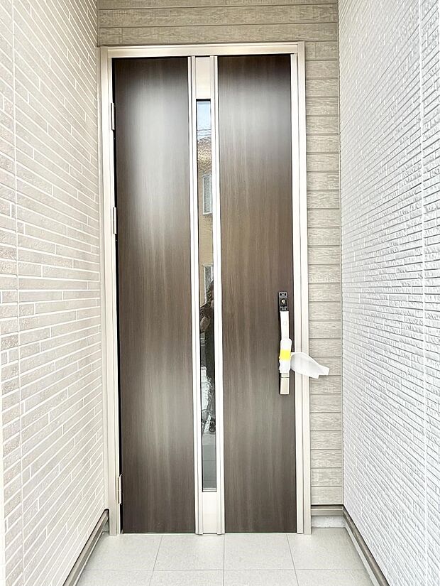 【玄関】大切な家族、来客を出迎える玄関。