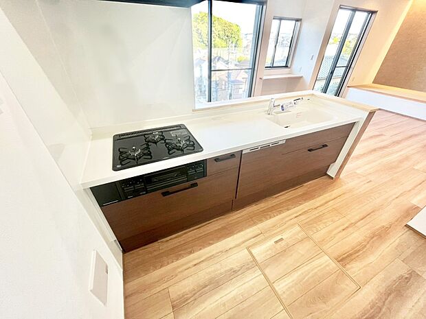 【ダイニングキッチン】カウンター越しにお話しをしながら毎日のお料理をもっと楽しく