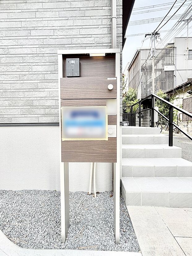 【その他現地】シンプルなデザインのポスト