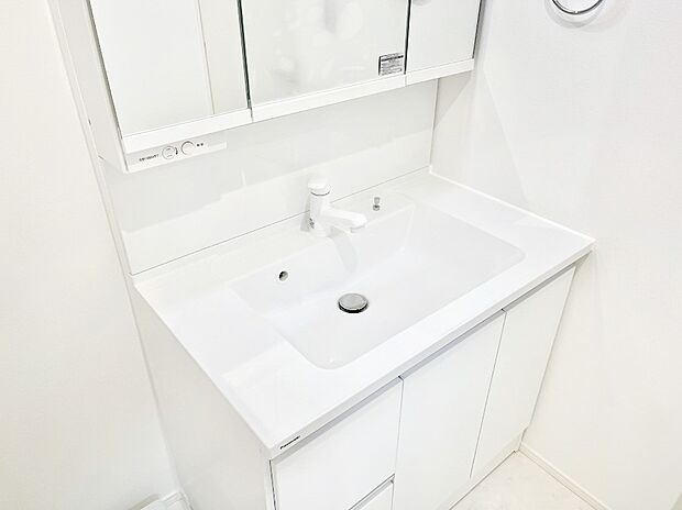 【シャワー水栓洗面化粧台】ハンドシャワー付き!使いやすい洗面台。