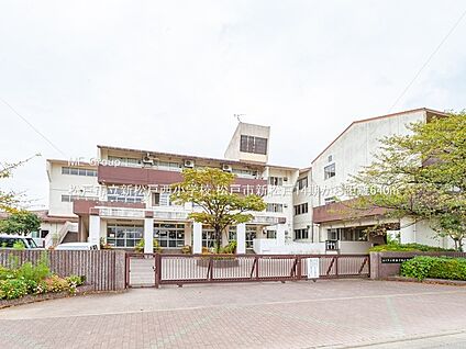 松戸市立新松戸西小学校 640m(8分)