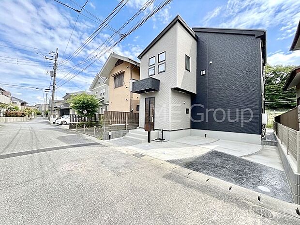 【前面道路含む現地写真】前面道路はきちんと整備されています