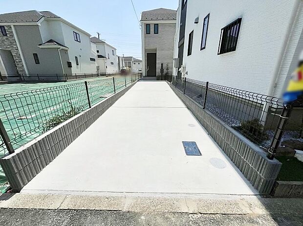 【駐車場】駐車2台可能!急なお客様の駐車に。また、ご家族の自転車スペースとしても大活躍。