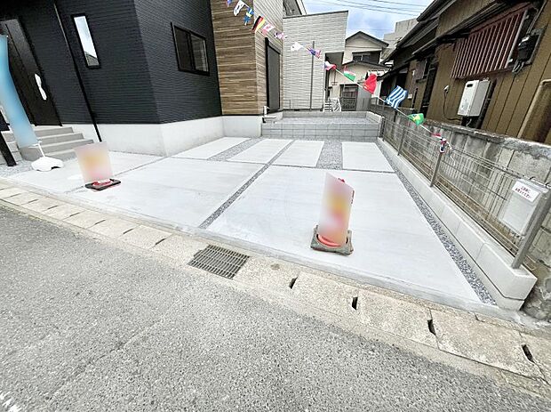 【駐車場】駐車2台可能！急なお客様の駐車に。また、ご家族の自転車スペースとしても大活躍。