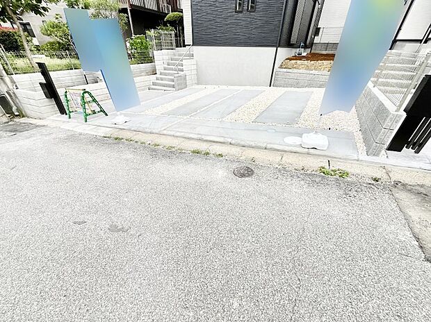 【駐車場】駐車2台可能!急なお客様の駐車に。また、ご家族の自転車スペースとしても大活躍。