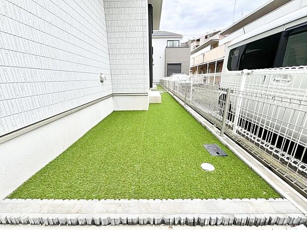 【庭】ガーデニングや家庭菜園も楽しめるお庭付き。