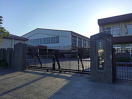 松戸市立旭町中学校 620m(8分)