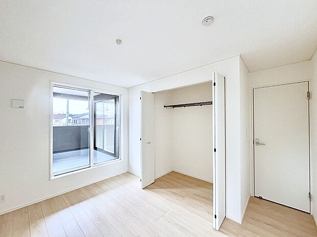 【寝室】収納も充実しています！どんなお部屋にするか考えるのが楽しみですね。