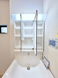三面鏡裏収納