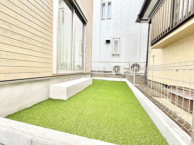 【庭】ガーデニングや家庭菜園も楽しめるお庭付き。