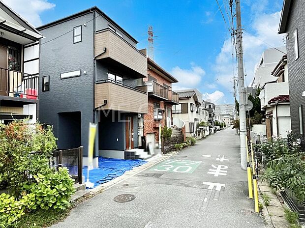 【前面道路含む現地写真】堂々完成!! ここから始まる新生活を応援いたします!