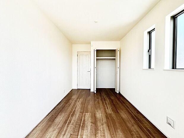 【寝室】収納が充実しているので居住スペースを広々使えます