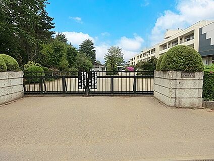 流山市立南部中学校 896m(12分)