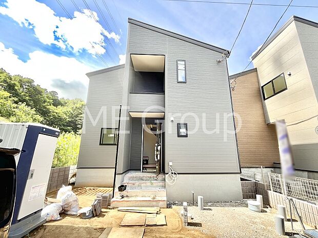 【現地外観写真】たっぷりの陽光と心地よい風が舞い込む住まい