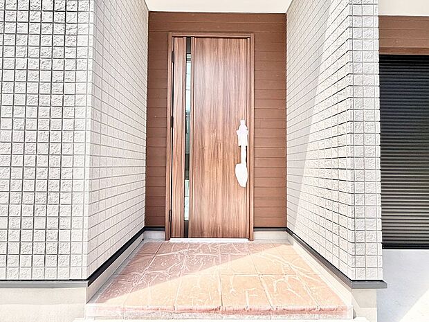 【玄関】大切な家族、来客を出迎える玄関。