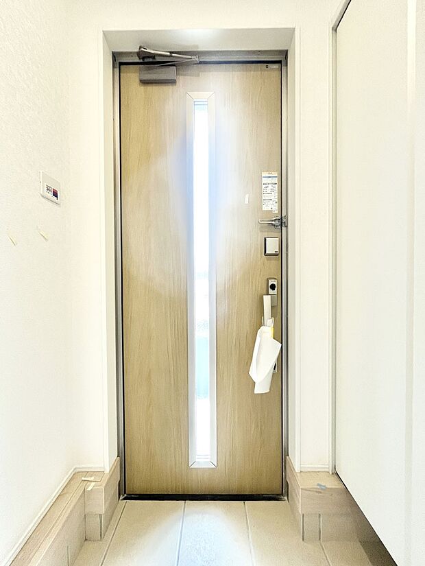 【玄関】家族の帰宅やお客様をあたたかく迎える玄関