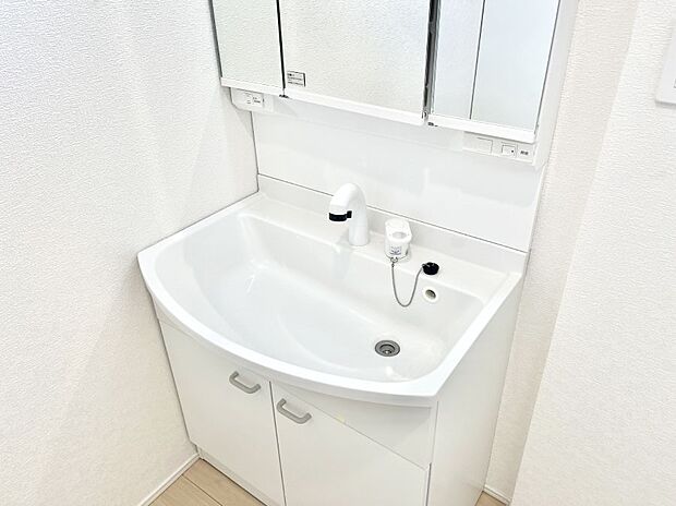 【ハンドシャワー水栓】ハンドシャワー付き!使いやすい洗面台。
