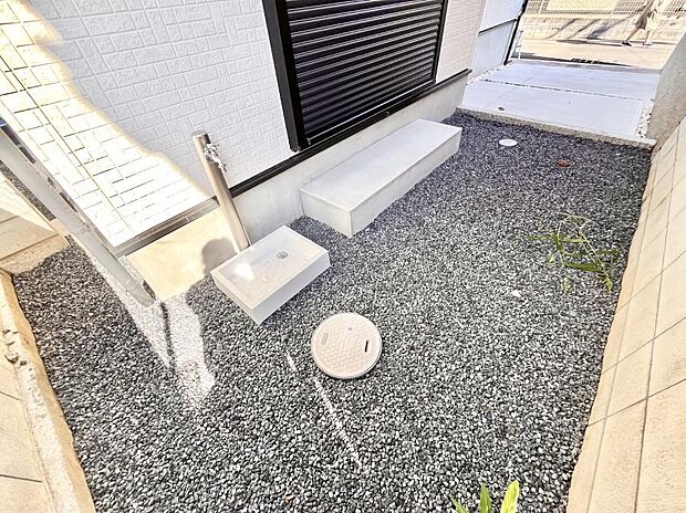 【庭】ガーデニングや家庭菜園も楽しめるお庭付き。