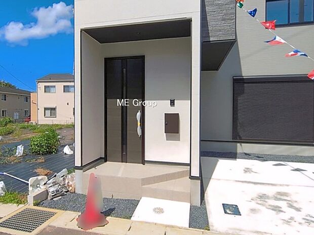 【玄関】大切な家族、来客を出迎える玄関。
