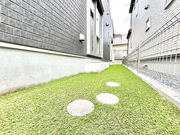 【庭】ガーデニングや家庭菜園も楽しめるお庭付き。