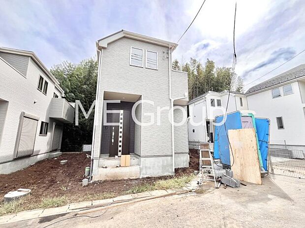 【現地外観写真】たっぷりの陽光と心地よい風が舞い込む住まい
