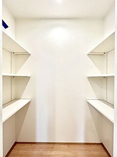 キッチン横収納