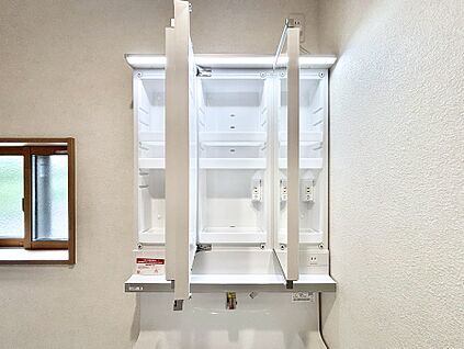 三面鏡裏収納