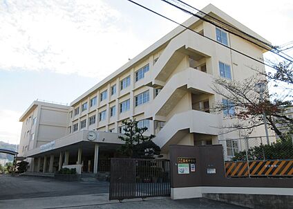 谷川中学校 1311m