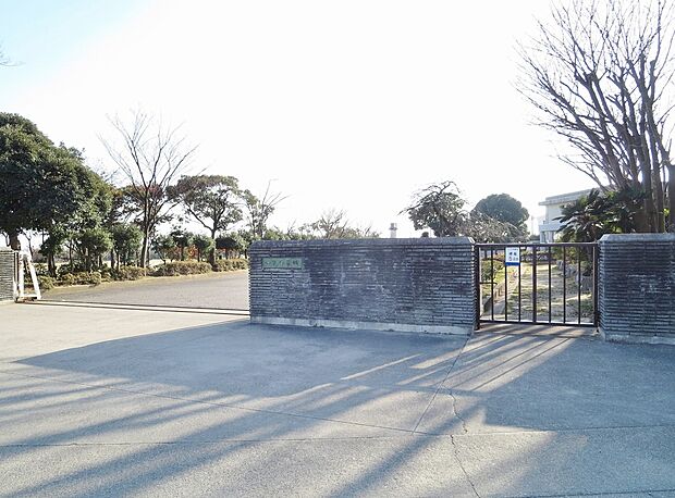 西尾市立一色中学校(約2,450m)