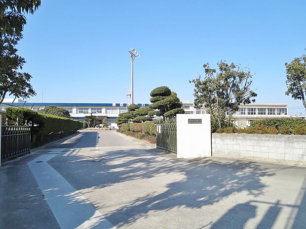 西尾市立一色西部小学校(約875m)