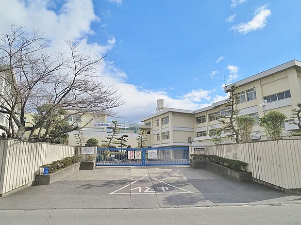 豊田市立若園中学校（約560m）