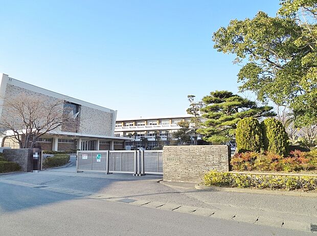 西尾市立吉良中学校(約1,100m)