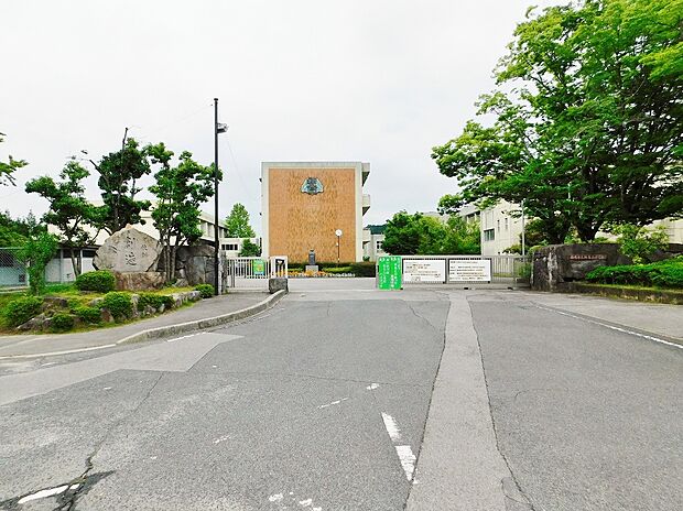 岡崎市立新香山中学校（約1,030m）
