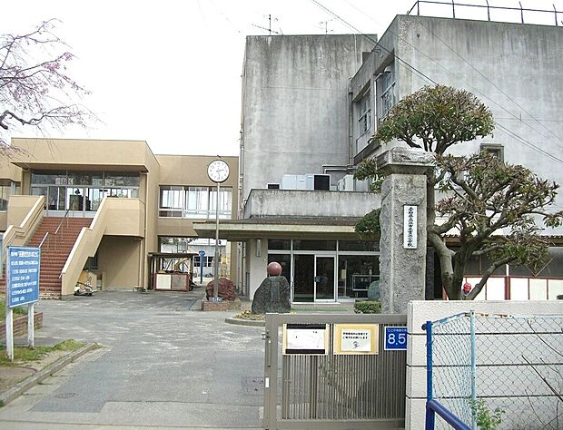 高浜市立吉浜小学校(約400m)