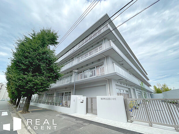 横浜市立勝田小学校(約1,000m)